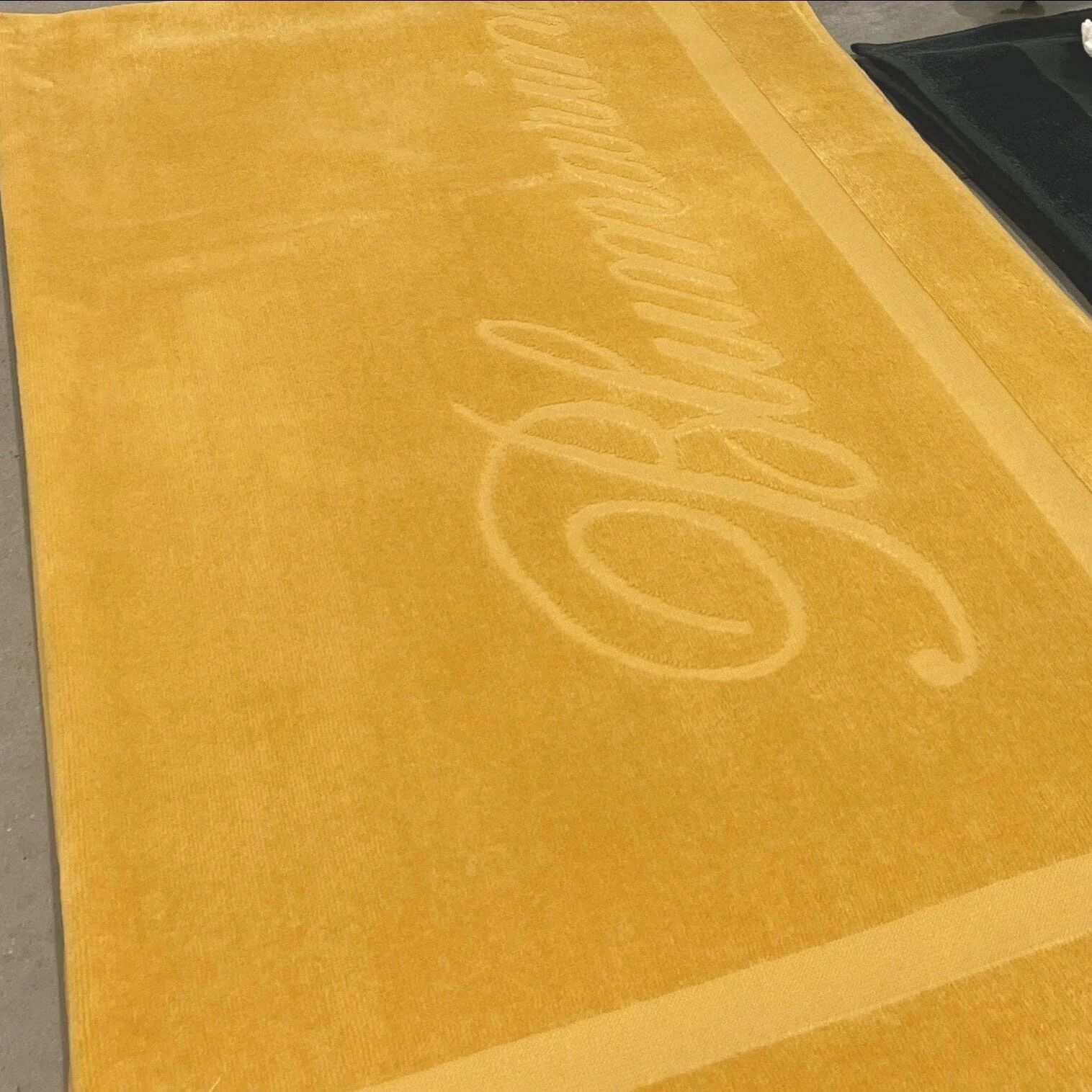 Telo Mare in Velour di Puro Cotone con Logo Cesellato - Pevero - Image 3
